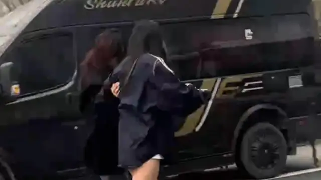 遼寧瀋陽高速大巴車側翻起火 50多名學生燒傷慘重 真實現場影片流出