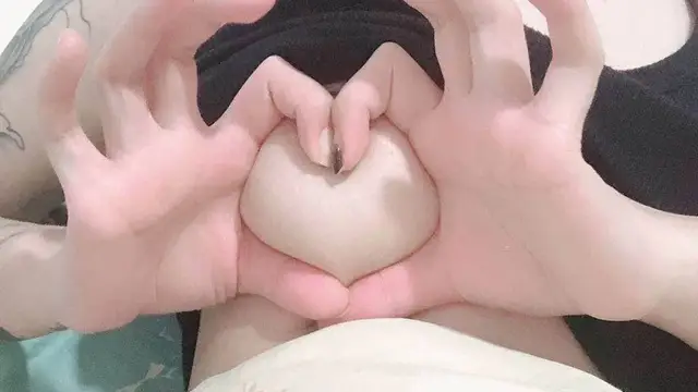 綠帽奴親自分享女友【於長弘】懷孕口爆全過程！大肚子跪舔雞巴，含著吸得嗨舔得那叫一個騷！