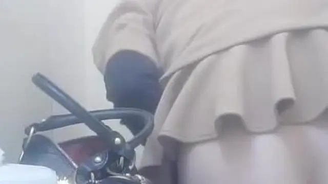 最新流出角度正點偸拍美女如雲高階餐廳各種風格氣質美女方便漂亮妹子噓噓後用了好多紙前面擦完後面擦