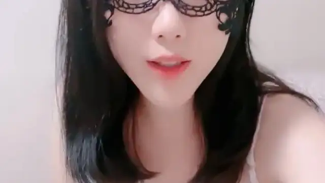 新人下海面罩小姐姐！外表甜美炮友舌吻！透視裝白絲襪，跳跳糖給炮友口交，扒開多毛騷穴特寫