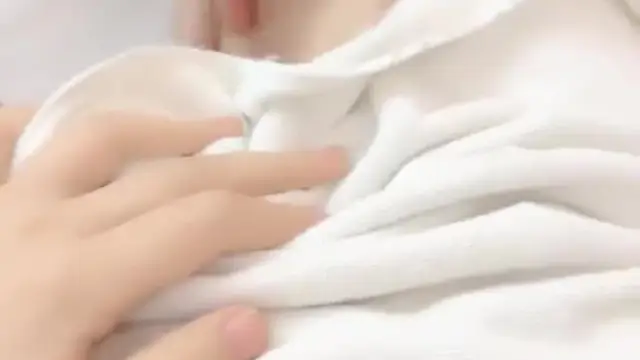 [直播] 淫水直洩 【黛西老師】商場 馬路 樹林 勾搭技師內射一屁股 露臉 真實刺激 時刻提防路邊的行人發現 2