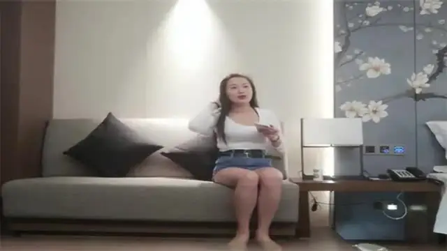探花豐滿身材白衣大奶少婦